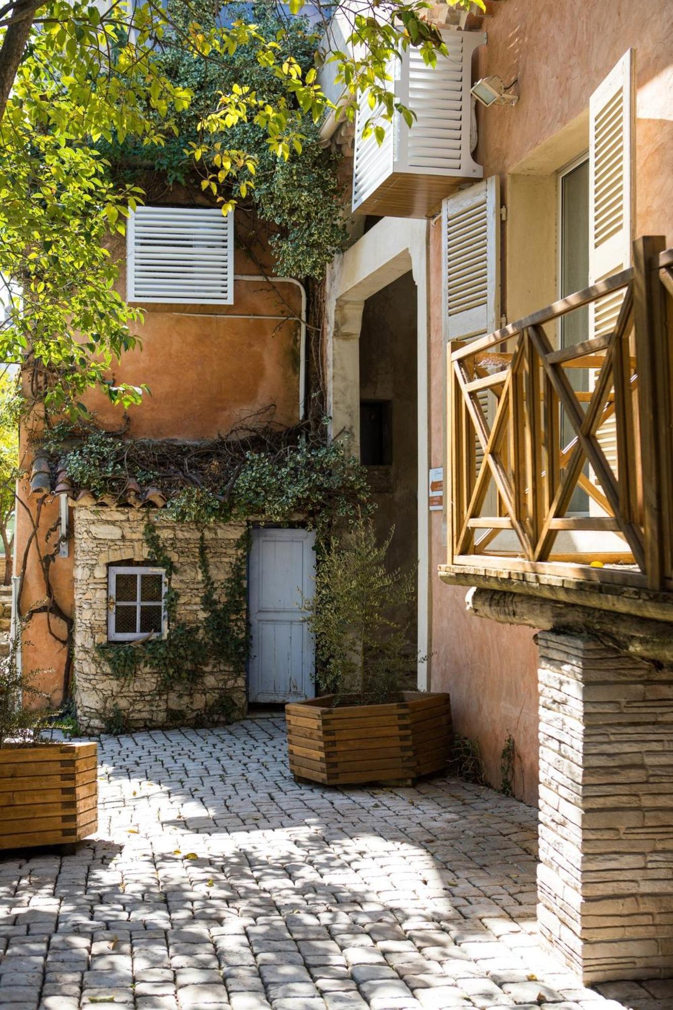In Provence Hotel - Experience Atypique Venelles Exterior photo