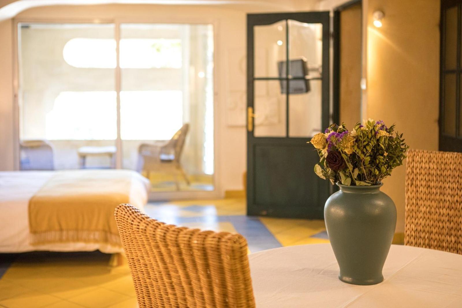 In Provence Hotel - Experience Atypique Venelles Exterior photo