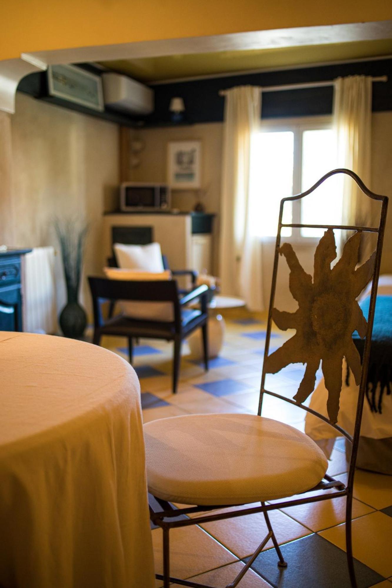 In Provence Hotel - Experience Atypique Venelles Exterior photo