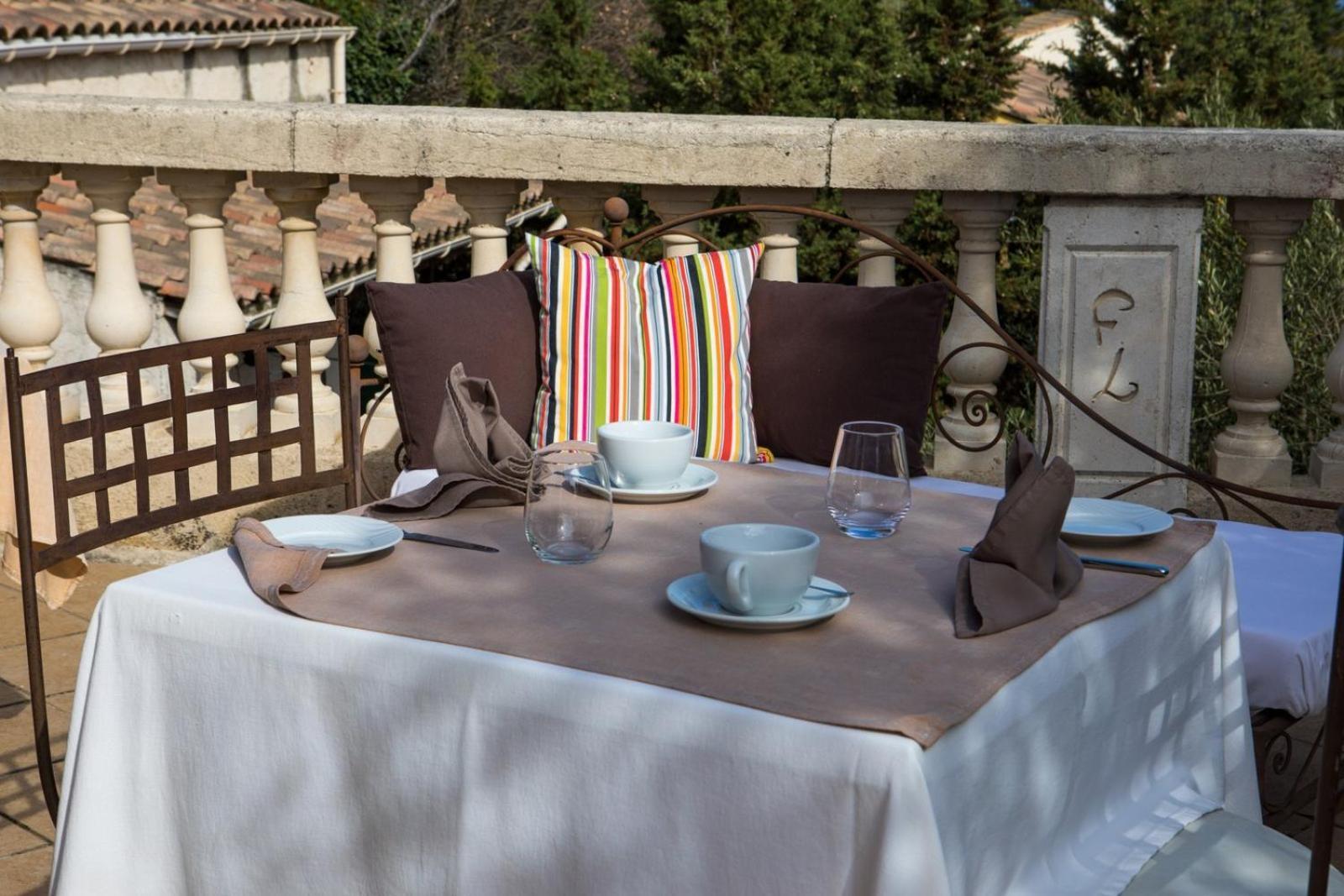 In Provence Hotel - Experience Atypique Venelles Exterior photo