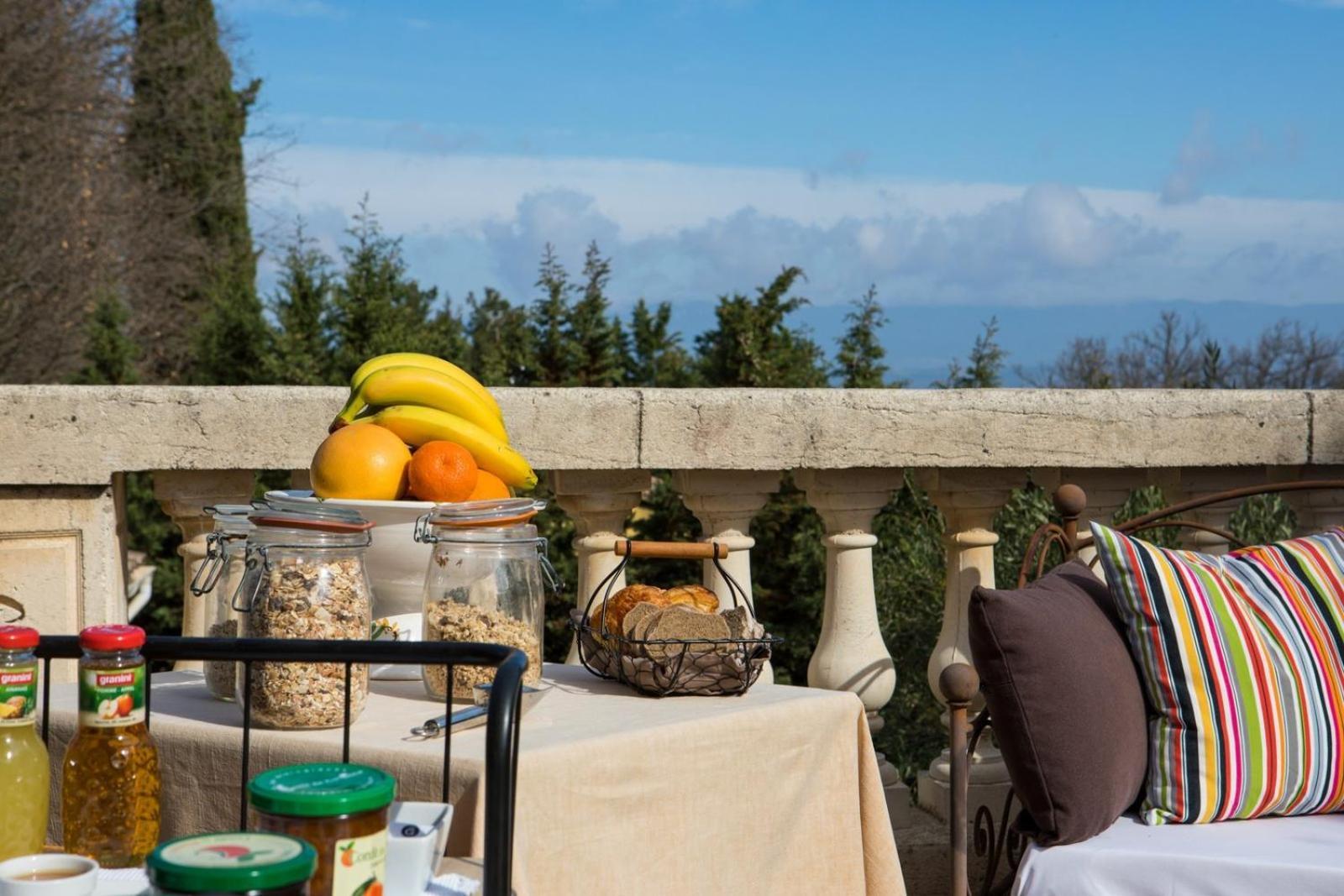 In Provence Hotel - Experience Atypique Venelles Exterior photo