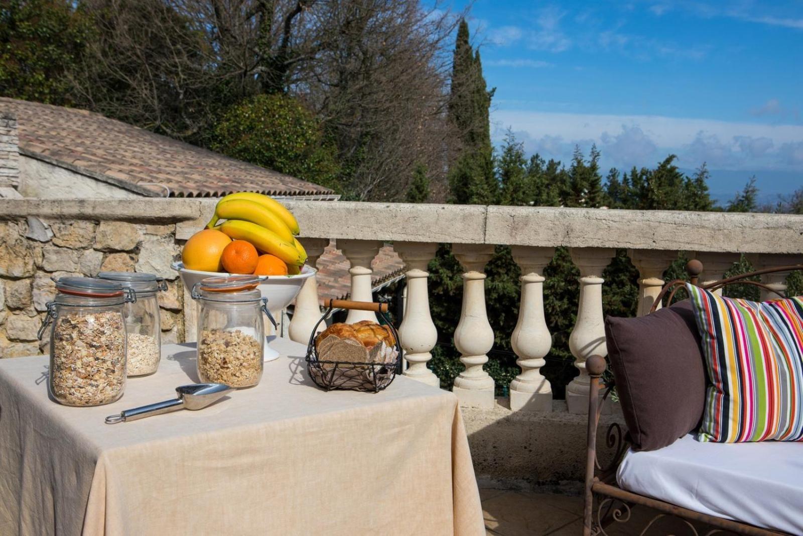 In Provence Hotel - Experience Atypique Venelles Exterior photo